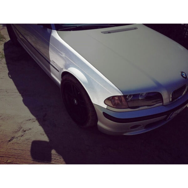 BMW E46 sedaan/touring esitiivad (klaasfiiber)
