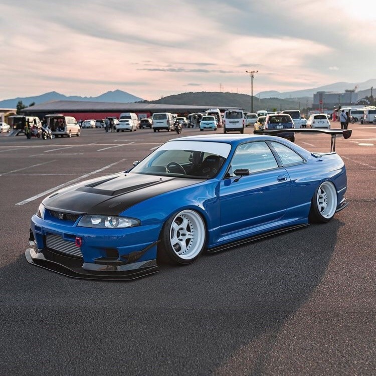 Skyline R33