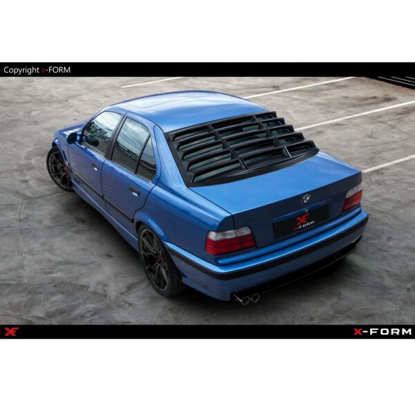 BMW E36 Sedaan kapsariiv (louver)