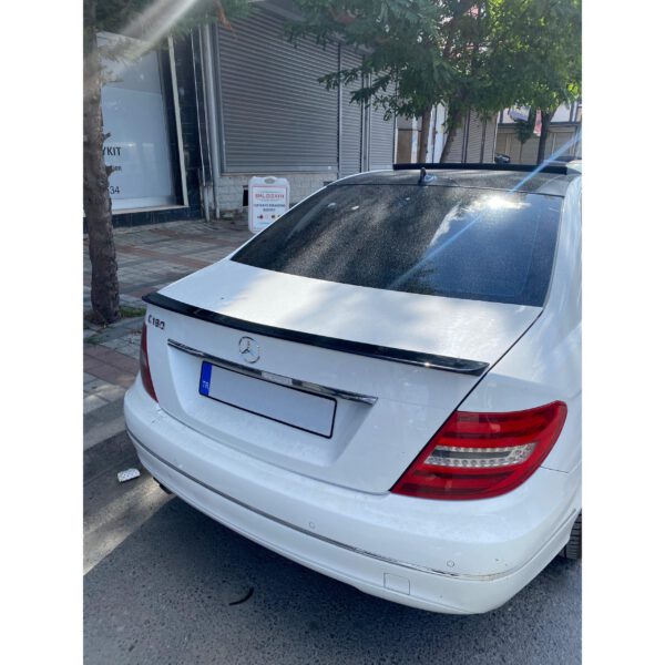 Mercedes-Benz W204 spoiler